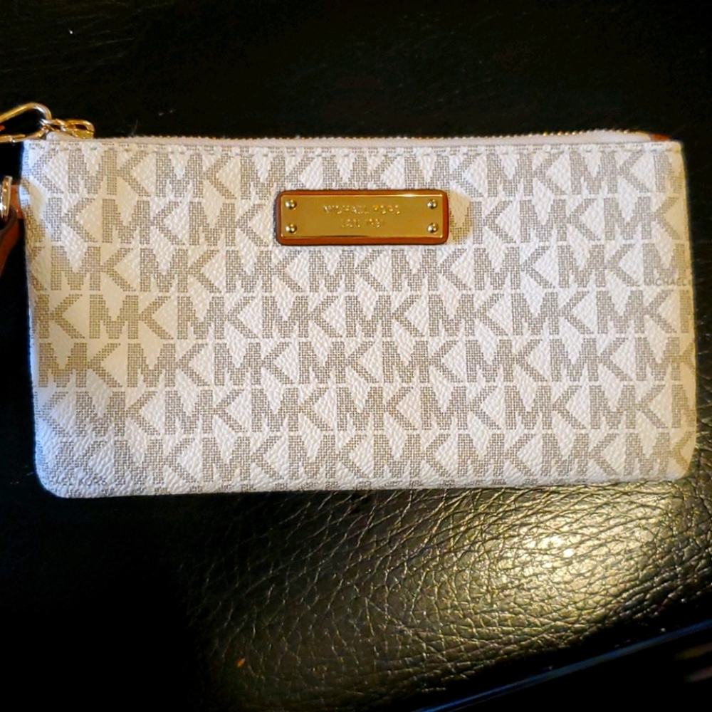 Michael Kors Wristlet